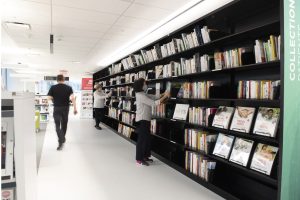 biblio_chum_etageres_livres_rdv